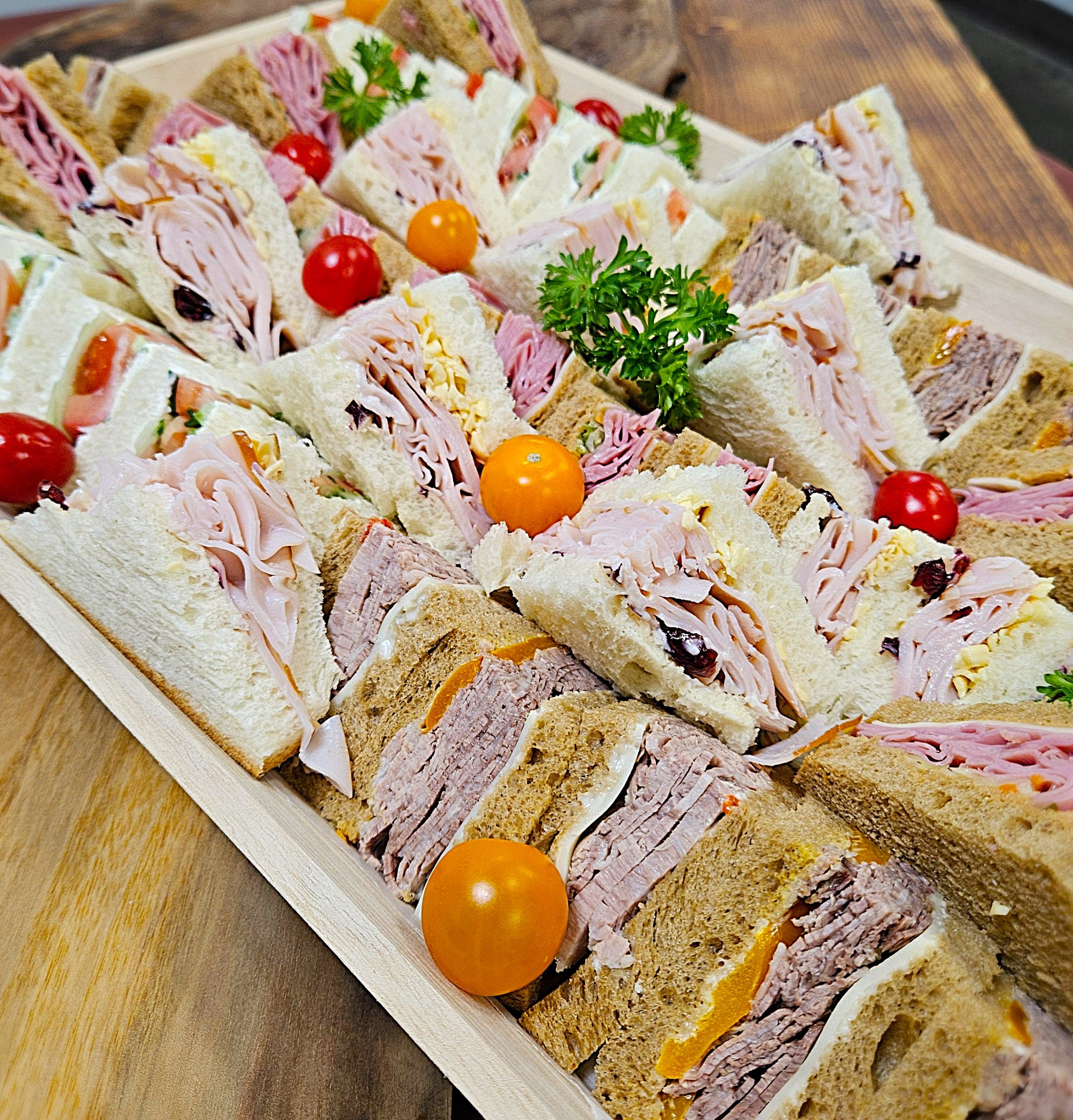 TEA SANDWICH GIFT TRAY